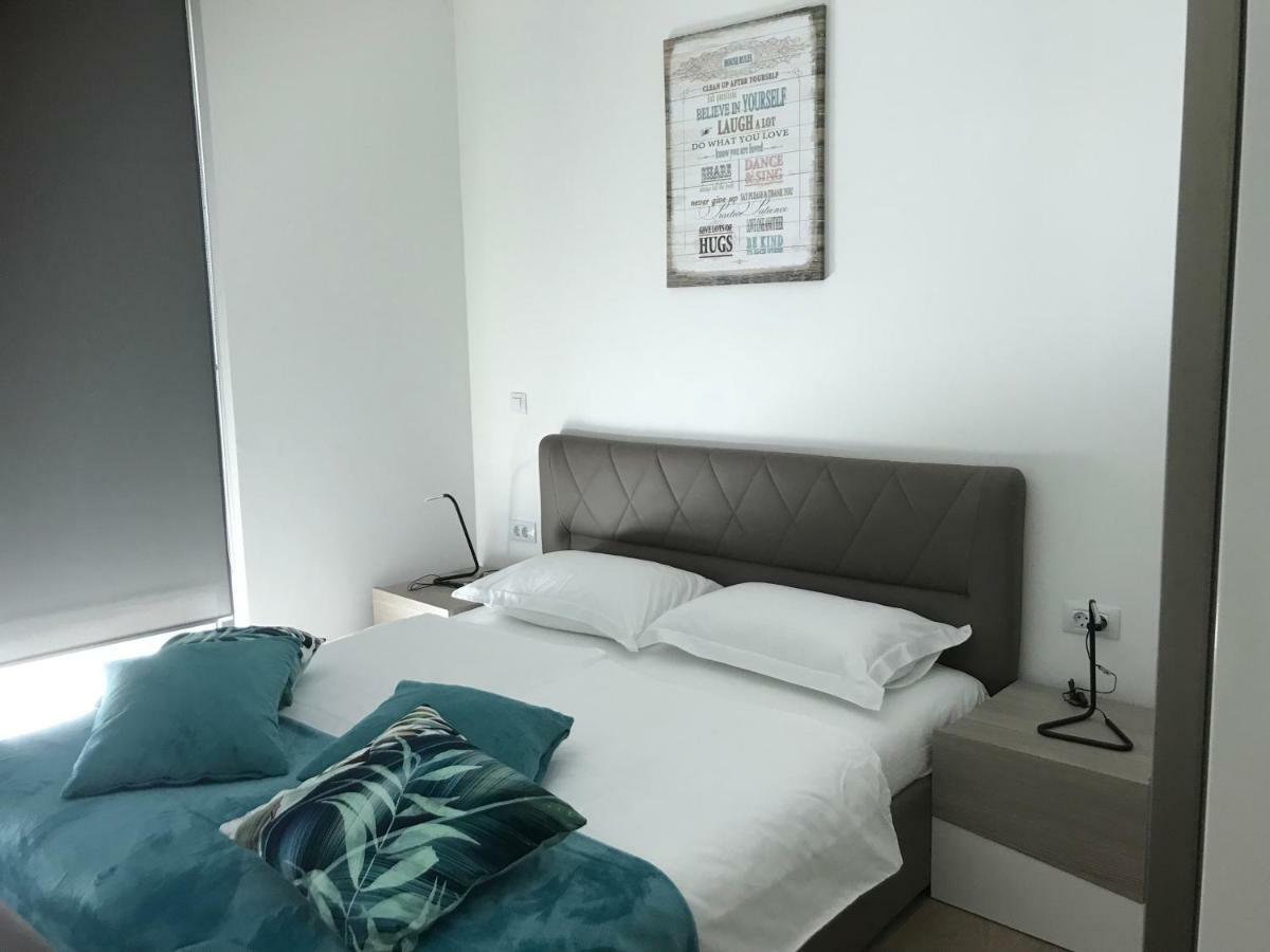 Blue Water Apartment Zrnovo Exteriér fotografie